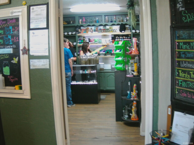 Bees Knees DIspensary 1g 768x577